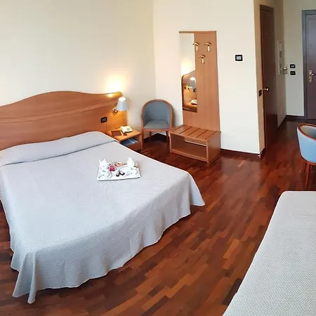 德埃斯特伊尔杜卡酒店 酒店 费拉拉