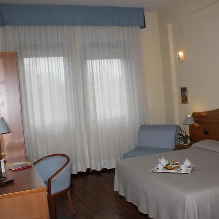 德埃斯特伊尔杜卡酒店 费拉拉