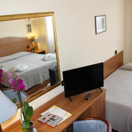 德埃斯特伊尔杜卡酒店 费拉拉