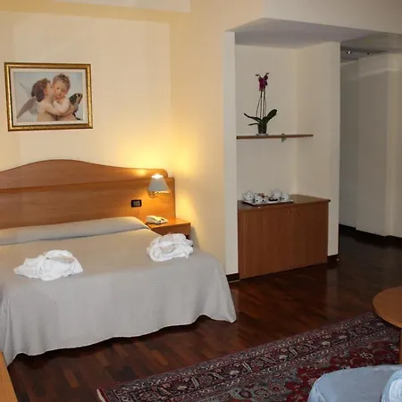 德埃斯特伊尔杜卡酒店 费拉拉