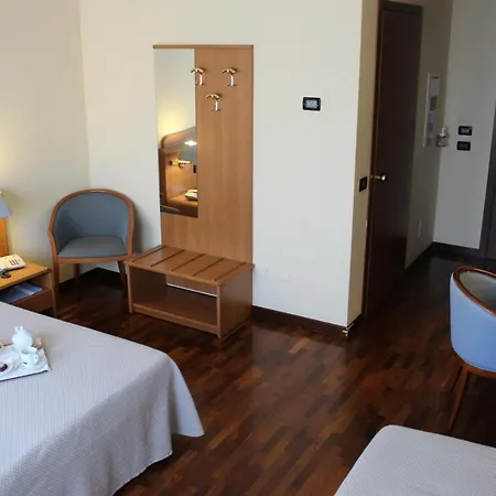 德埃斯特伊尔杜卡酒店 酒店 费拉拉