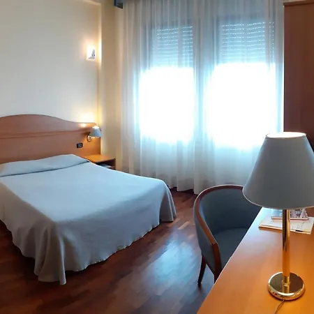 德埃斯特伊尔杜卡酒店 酒店 费拉拉